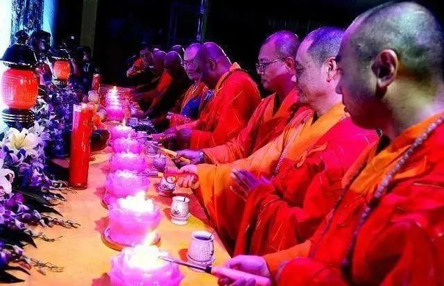 佛教开光,除佛,菩萨,金刚等本尊像外,其它的物品不叫开光,只作加持.